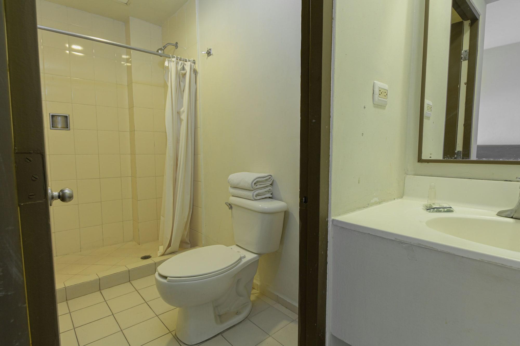 Hotel Plaza Del Arco Express Monterrey Ngoại thất bức ảnh