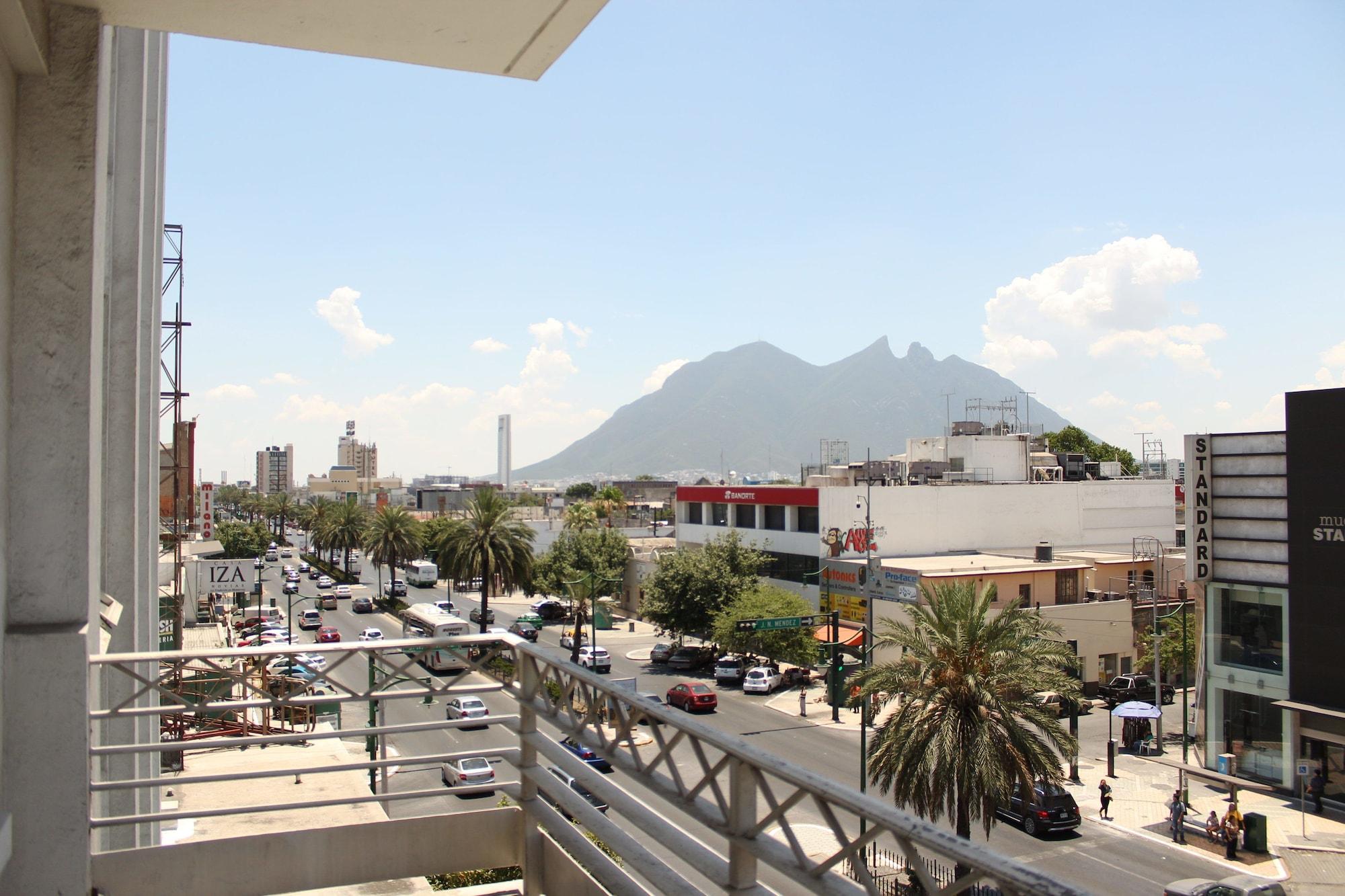 Hotel Plaza Del Arco Express Monterrey Ngoại thất bức ảnh