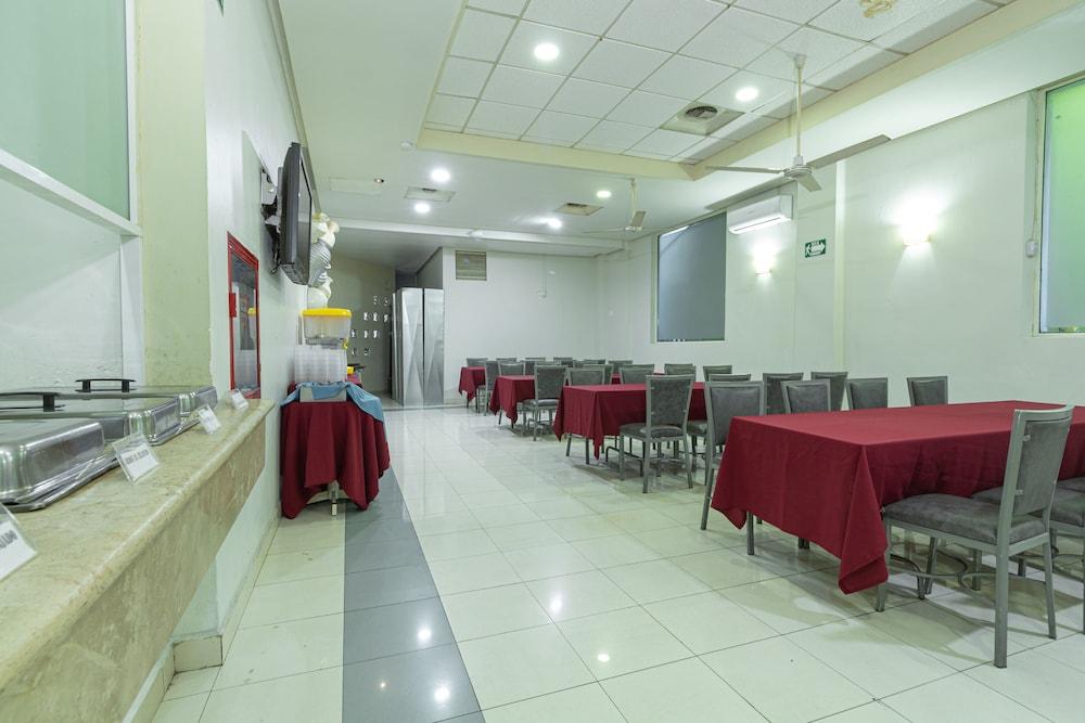 Hotel Plaza Del Arco Express Monterrey Ngoại thất bức ảnh