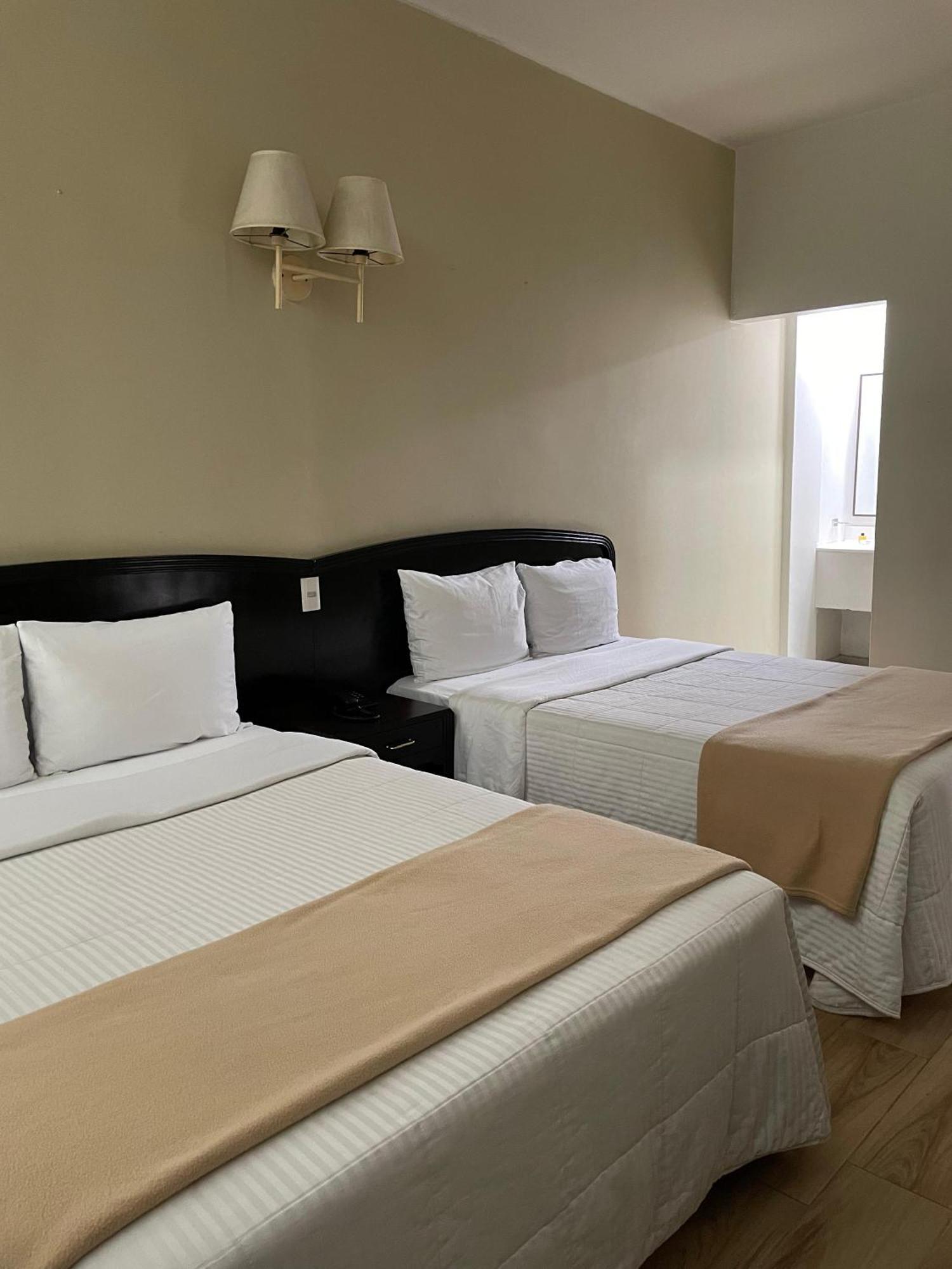 Hotel Plaza Del Arco Express Monterrey Ngoại thất bức ảnh