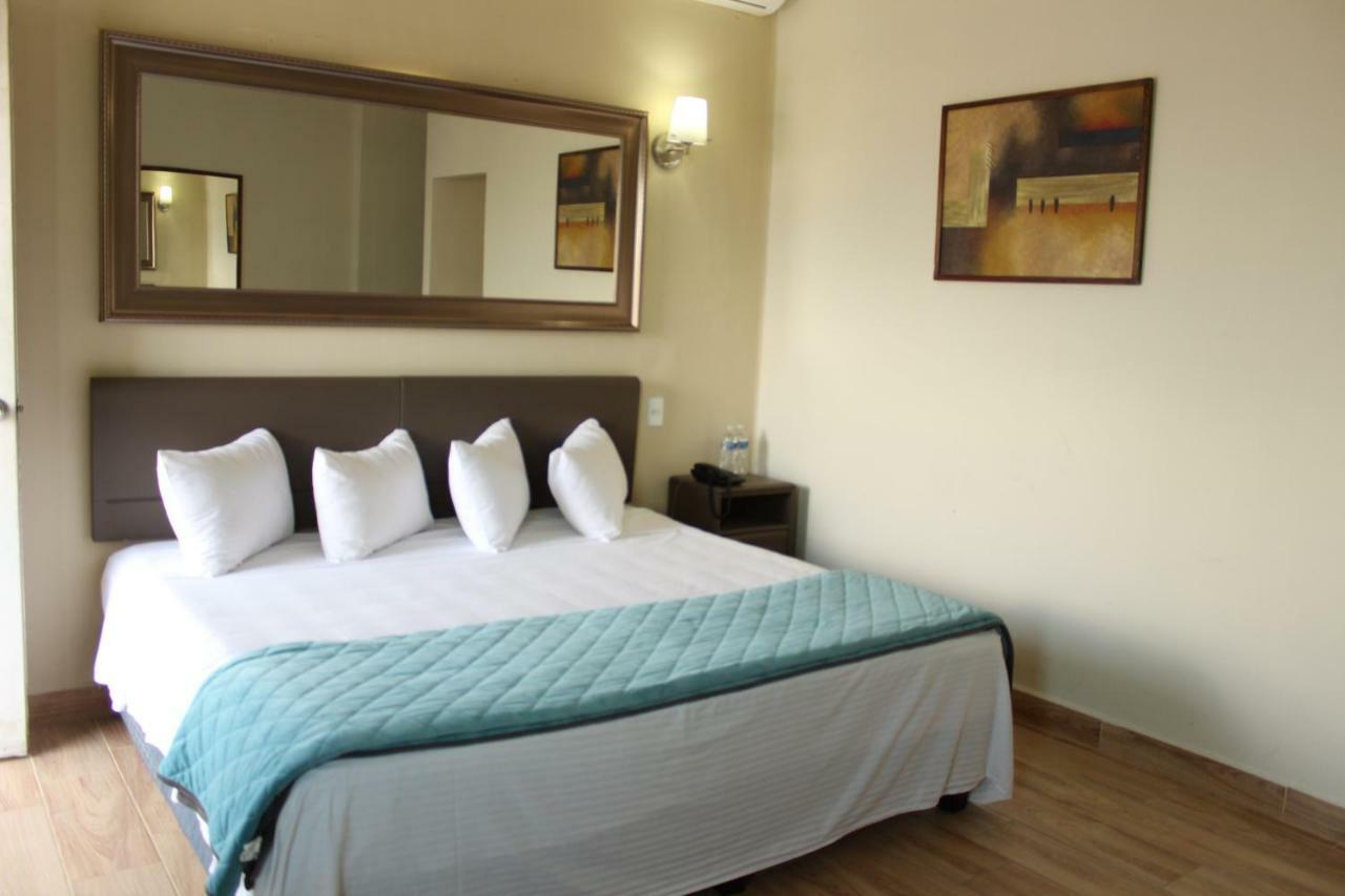 Hotel Plaza Del Arco Express Monterrey Ngoại thất bức ảnh