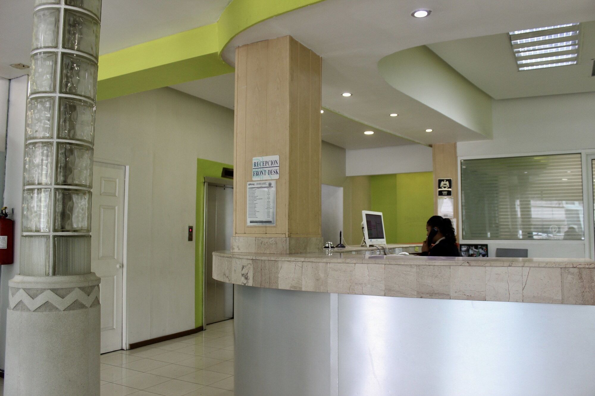 Hotel Plaza Del Arco Express Monterrey Ngoại thất bức ảnh