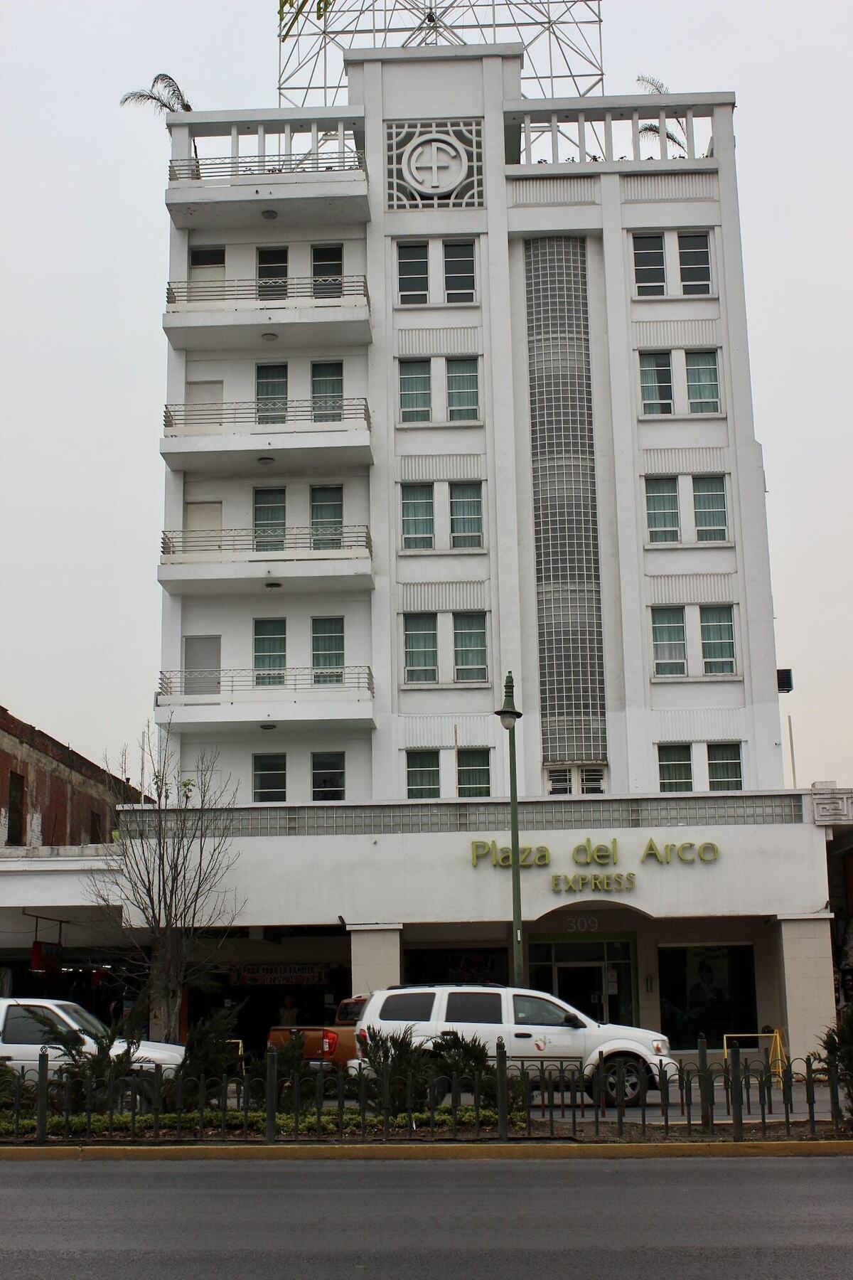 Hotel Plaza Del Arco Express Monterrey Ngoại thất bức ảnh